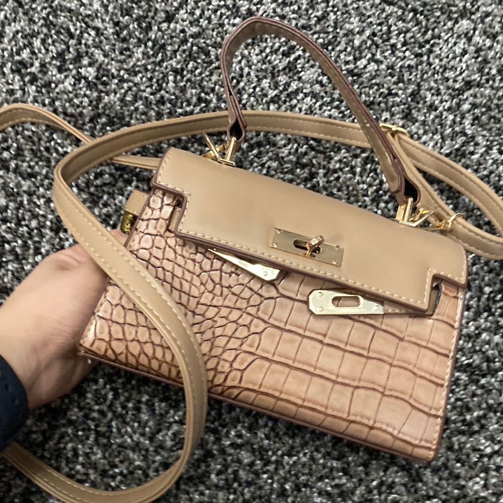 SOLD. DO NOT PURCHASE very cute date night croc bag